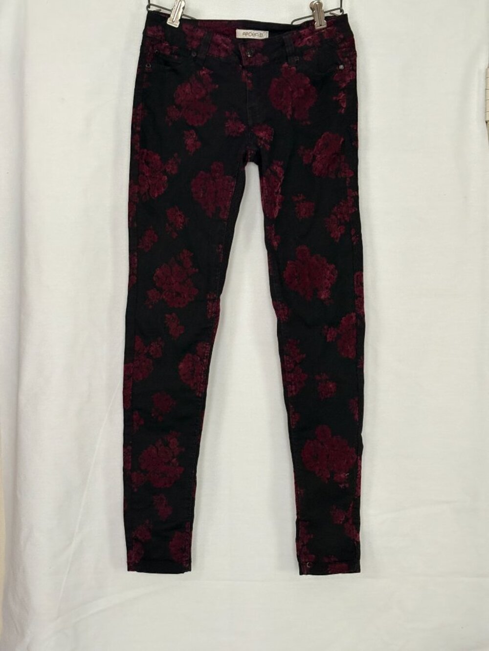 Arden B. Vintage Black and Purple Floral Denim Skinny Pants Size 2